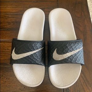 Nike black and white slides